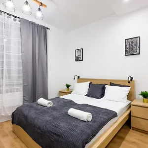 Apartahotel Cracow Rent - Spacious For 2-7 People In Quiet Area - Kolberga Street Nr 3 - 10 Min To Main Square By Foot Cracovia