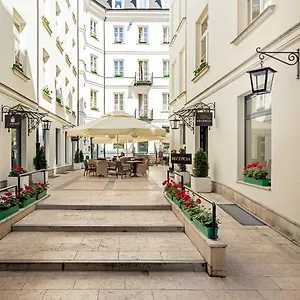 St. Andrew's Palace 4*, Varsavia Polonia